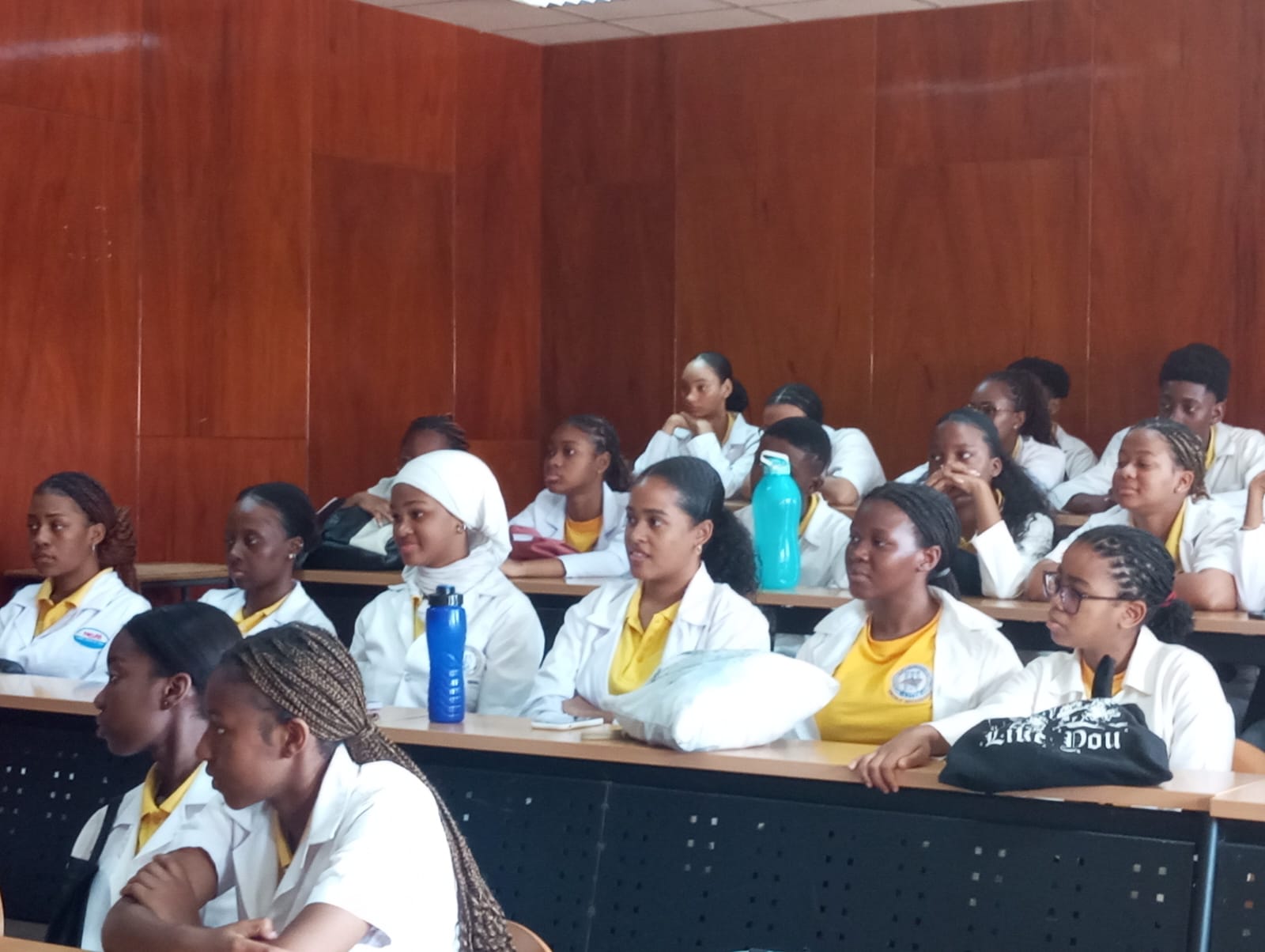 Estudantes da Escola Secundária Escola Secundária do ISCTEM e Externato Cantinho do Céu   visitam Faculdade de Engenharia da UEM